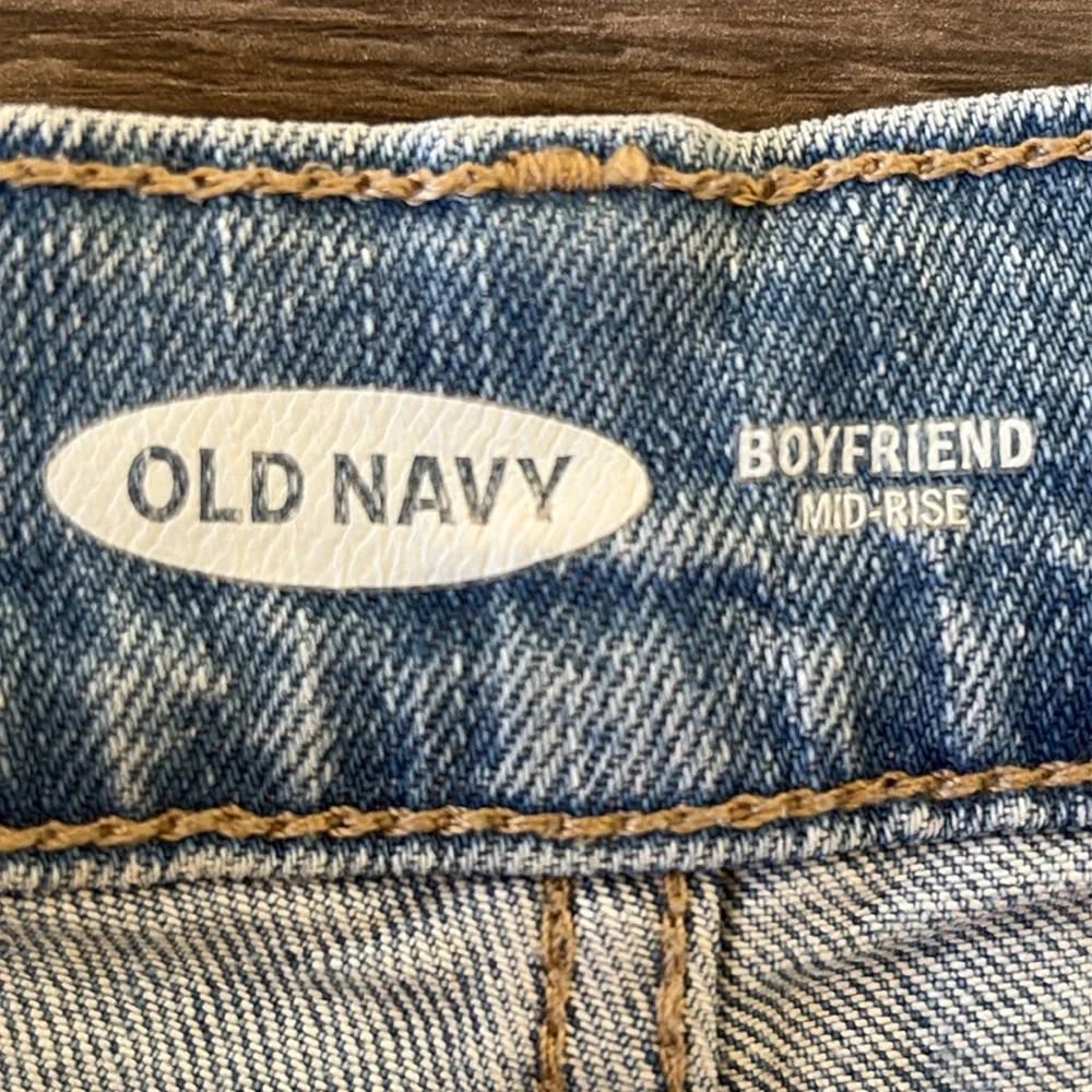 Old Navy Boyfriend Mid Rise Distressed Denim Shorts Size 2